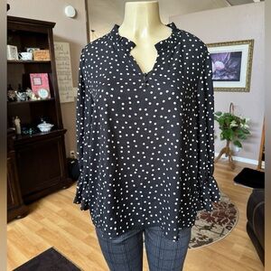 Counterparts black & white polka dot long sleeve Vneck blouse-size XL